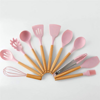 Set de 12 Utensilios de Silicona con Mango de Madera